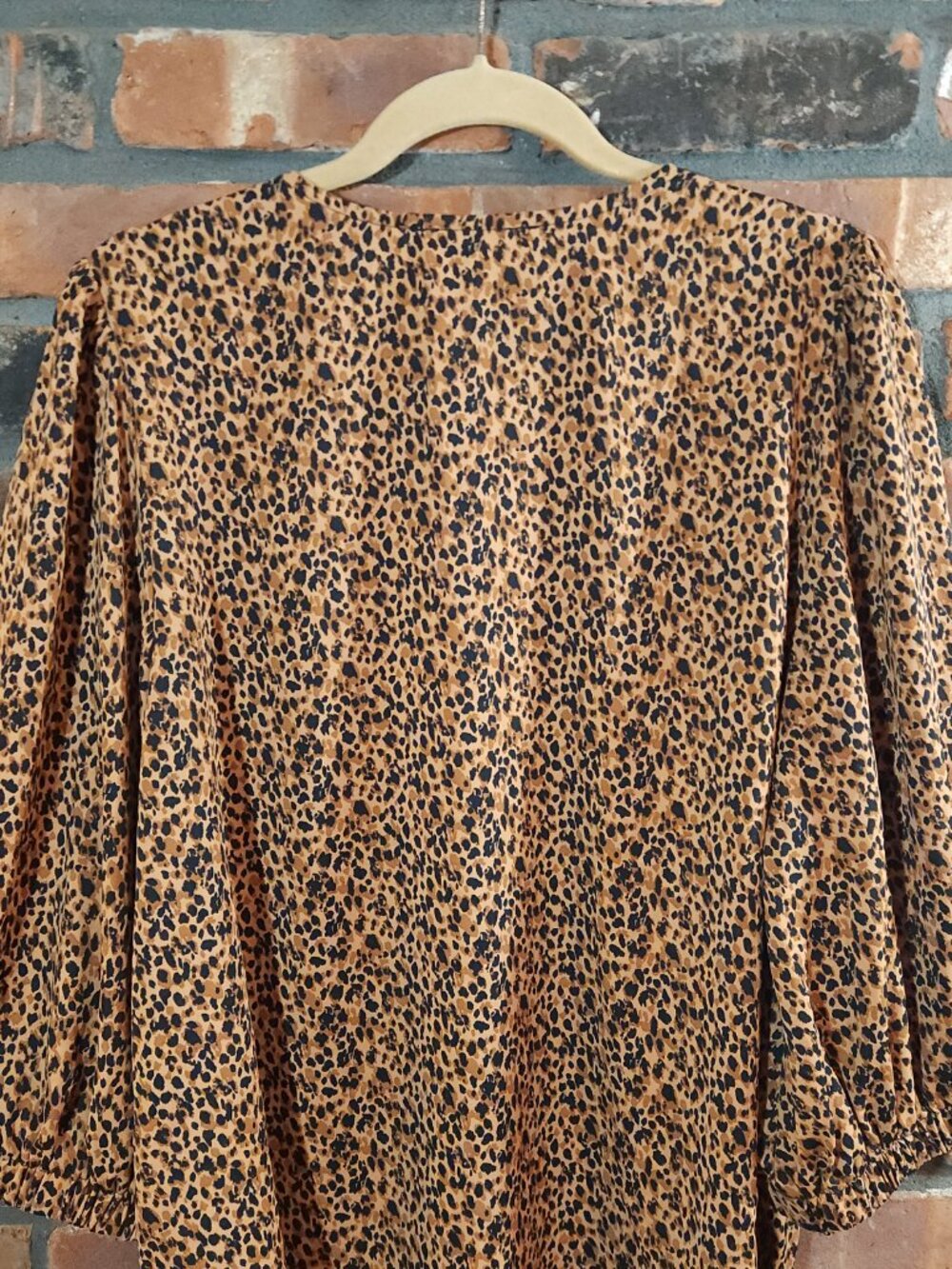 Tuckernuck Pomander Place Hollis Leopard Print Relaxed V-Neck Top Women's XXL - Picture 7 of 8